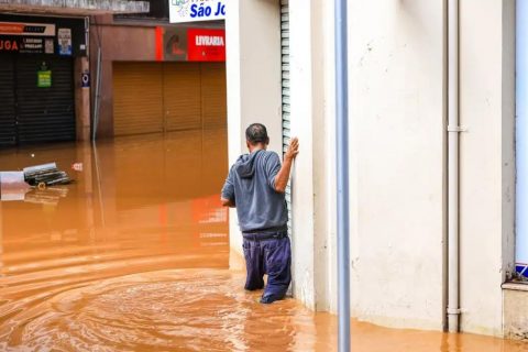 Sobe para 13 número de mortes por leptospirose após cheias no Rio Grande do Sul