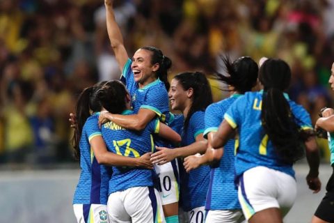 Brasil repete goleada sobre Jamaica durante amistoso em Salvador