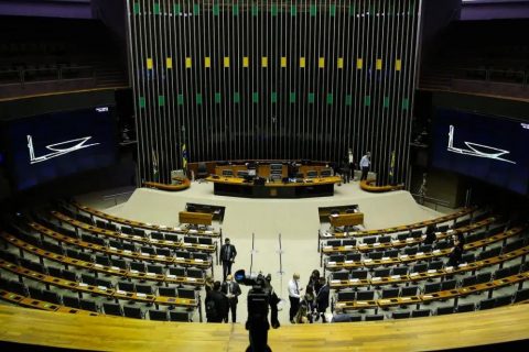 Projeto que altera regras do aborto legal em crianças avança na Câmara