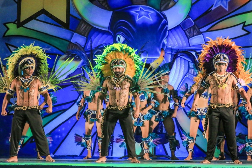 Boi Caprichoso apresenta novos tuxauas no curral Zeca Xibel&atilde;o