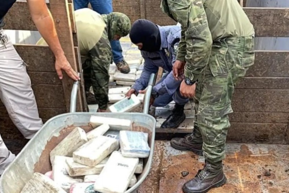 Brasil tem 72 facções criminosas ligadas ao narcotráfico, diz estudo Brasil tem 72 facções criminosas ligadas ao narcotráfico, diz estudo