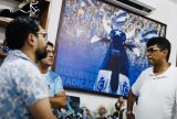 Secretário Marcos Apolo elogia artistas do Caprichoso durante visita ao Galpão do bumbá: “Parabéns pelo trabalho extraordinário”