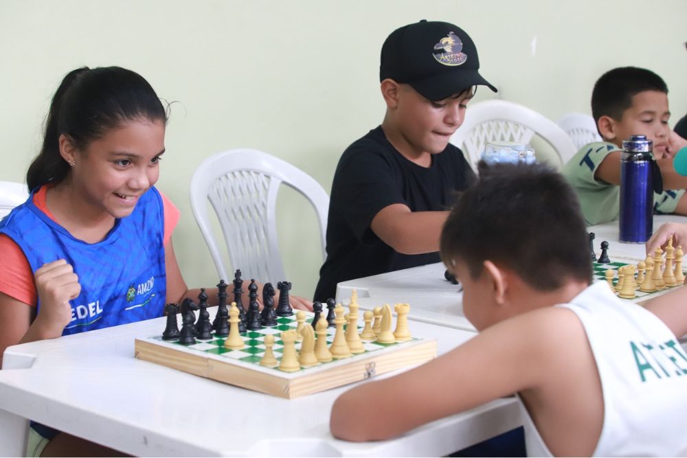 Dia do Enxadrista: Sedel promove aulas de xadrez para jovens e crianças na Vila Olímpica de Manaus Dia do Enxadrista: Sedel promove aulas de xadrez para jovens e crianças na Vila Olímpica de Manaus