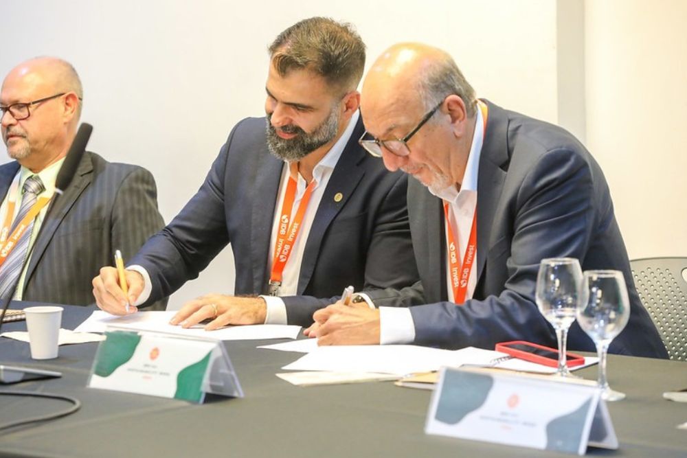 Sema assina acordo de cooperação com Serviço Florestal Brasileiro para alavancar concessões florestais no Amazonas Sema assina acordo de cooperação com Serviço Florestal Brasileiro para alavancar concessões florestais no Amazonas