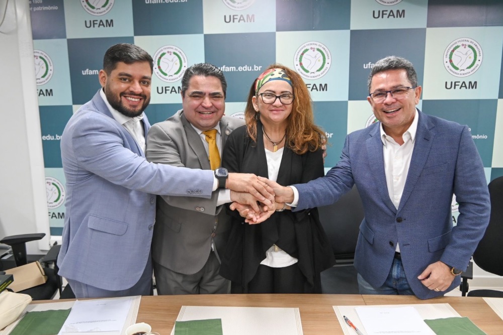 Amazonas e Ufam intensificam cooperação para enfrentamento da seca Amazonas e Ufam intensificam cooperação para enfrentamento da seca
