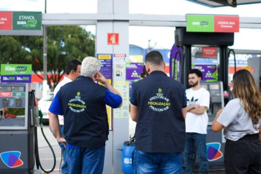 Procon-AM notifica posto por venda de combustíveis adulterados em Manaus Procon-AM notifica posto por venda de combustíveis adulterados em Manaus
