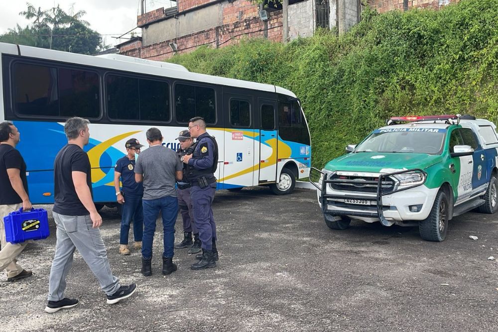 Motorista mata esposa a facadas e tira a própria vida no bairro Colônia Terra Nova Motorista mata esposa a facadas e tira a própria vida no bairro Colônia Terra Nova
