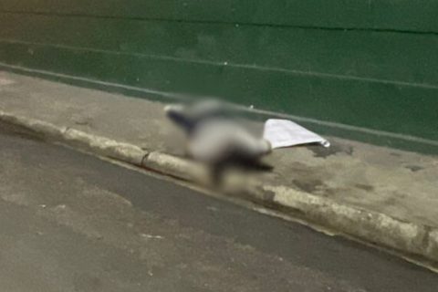 Bilhete é deixado ao lado de jovem morta a tiros no bairro Cachoeirinha