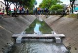 David Almeida acompanha instalação de ecobarreira no igarapé São Francisco e reforça compromisso com limpeza urbana
