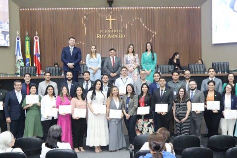 Auditores de Controle Externo do TCE-AM são homenageados em Sessão Especial na Aleam