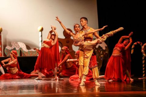 Manaus é palco de espetáculos, balé, festival de dança e shows neste fim de semana