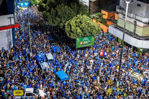 Caprichoso reúne nação azul e branca para brincar no Boi de Rua neste sábado (22)