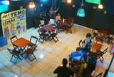 Assaltantes invadem bar e roubam clientes no bairro Redenção