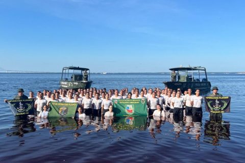 Batalhão Ambiental inicia estágio de mobilidade fluvial com alunos soldados no Amazonas