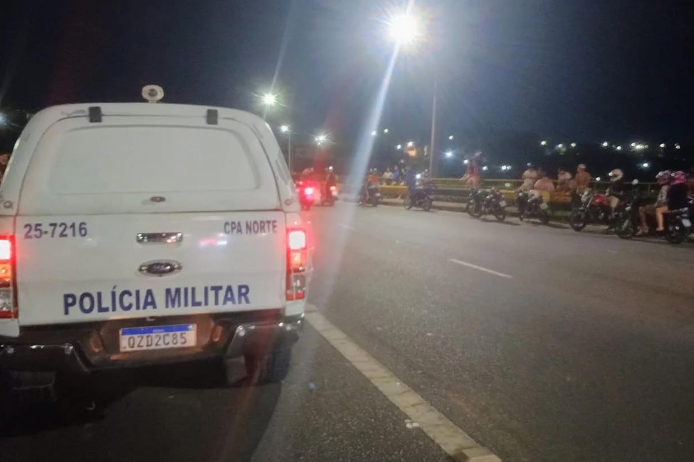 Motociclista morre ao colidir em meio-fio da avenida das Torres