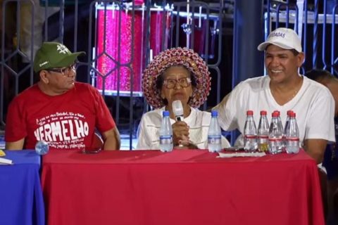 “Parceiro do povo de Parintins", diz Dona Maria Monteverde ao elogiar gestão de Bi Garcia em evento na praça Eduardo Ribeiro