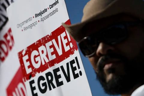 Professores de universidades e instituições federais anunciam fim de greve