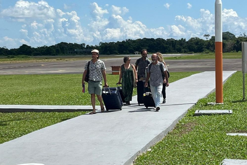 Jurados que vão avaliar o Festival Folclórico de Parintins chegam na Ilha do boi-bumbá Jurados que vão avaliar o Festival Folclórico de Parintins chegam na Ilha do boi-bumbá