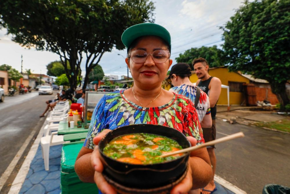 Pratos tradicionais da culinária parintinense conquistam turistas na Ilha da Magia Pratos tradicionais da culinária parintinense conquistam turistas na Ilha da Magia