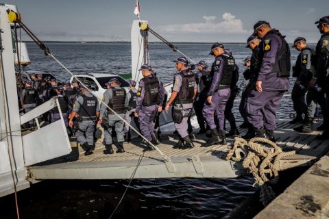 Tropa da Polícia Militar que vai reforçar segurança do festival embarca para Parintins