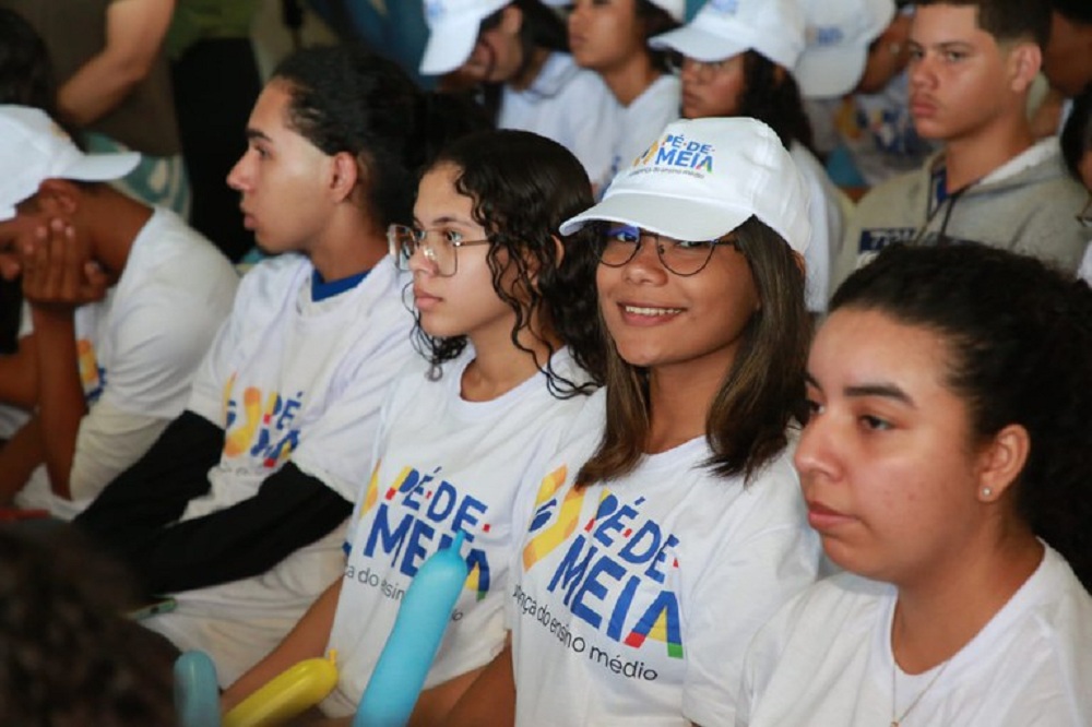 Pé-de-Meia paga R$ 200 reais a estudantes nascidos em julho e agosto nesta quinta-feira (26) Pé-de-Meia paga R$ 200 reais a estudantes nascidos em julho e agosto nesta quinta-feira (26)