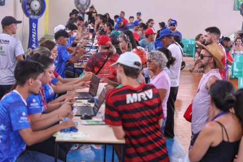 Parintins: Festa dos Visitantes tem troca de alimentos por ingressos estendida até esta quarta-feira (26)
