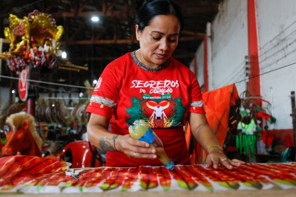 Boi Garantido investe na produção de penas artesanais e leva sustentabilidade ao Bumbódromo Boi Garantido investe na produção de penas artesanais e leva sustentabilidade ao Bumbódromo