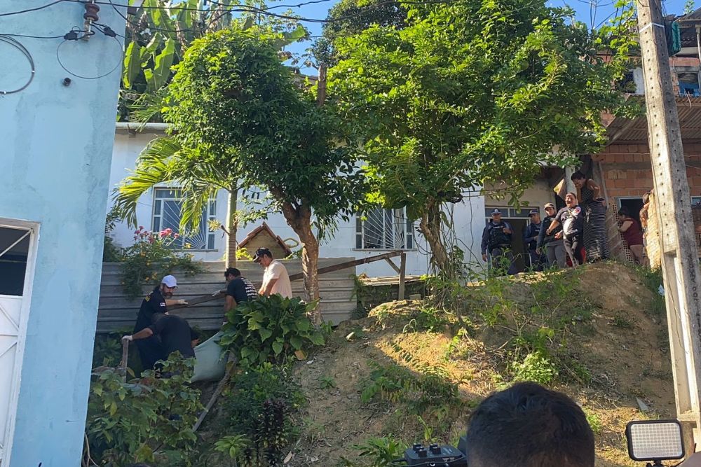 Irmãos são executados e criança de 10 anos é baleada na comunidade Parque São Pedro Irmãos são executados e criança de 10 anos é baleada na comunidade Parque São Pedro