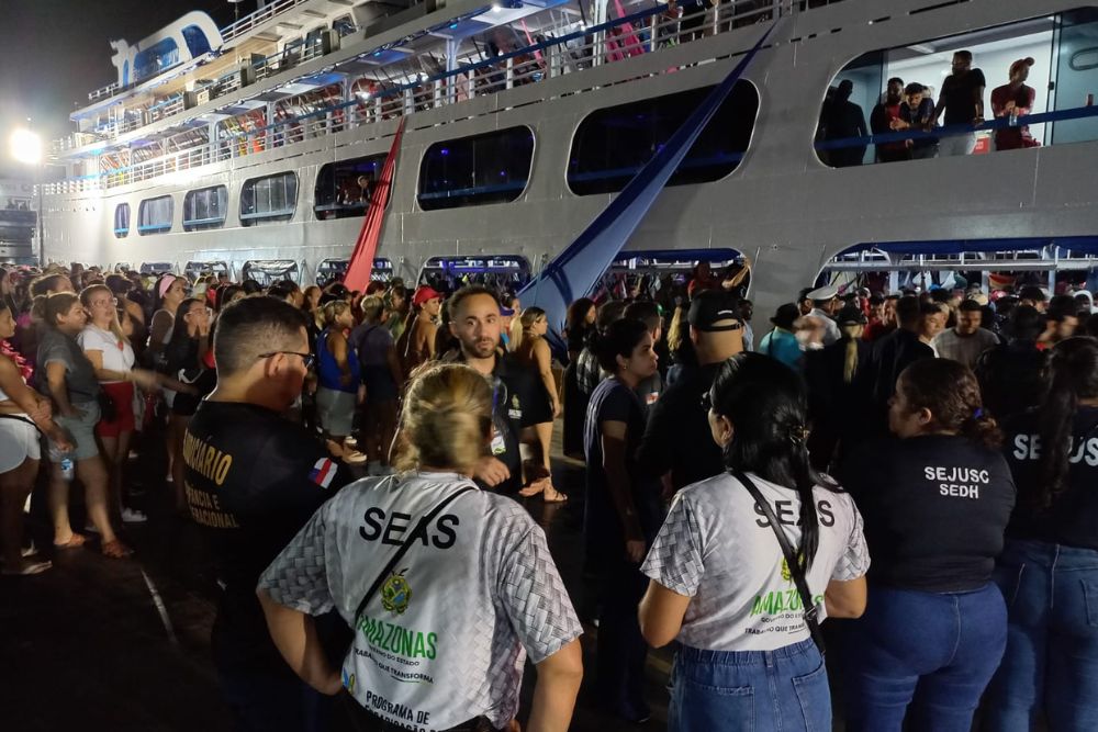 Festival de Parintins: Equipes da Seas abordam embarcações para alertar sobre exploração sexual infantil Festival de Parintins: Equipes da Seas abordam embarcações para alertar sobre exploração sexual infantil