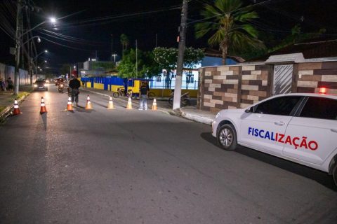 Detran-AM distribui mapas de acessos e interdições para moradores e turistas em Parintins