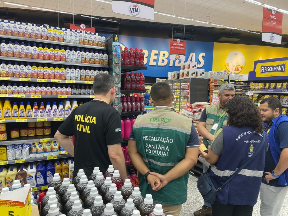 Supermercado de Manaus é fiscalizado após denúncias de venda de produtos falsificados Supermercado de Manaus é fiscalizado após denúncias de venda de produtos falsificados