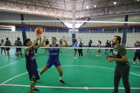 Dia Nacional do Vôlei: Pelci se destaca na formação de novos talentos com aulas gratuitas na Arena Amadeu Texeira