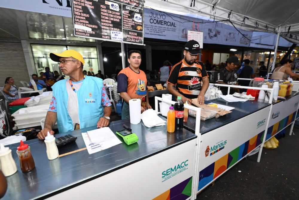 Manaus entrega novas estruturas da feira itinerante Prefeito 2 com bancas padronizadas Manaus entrega novas estruturas da feira itinerante Prefeito 2 com bancas padronizadas