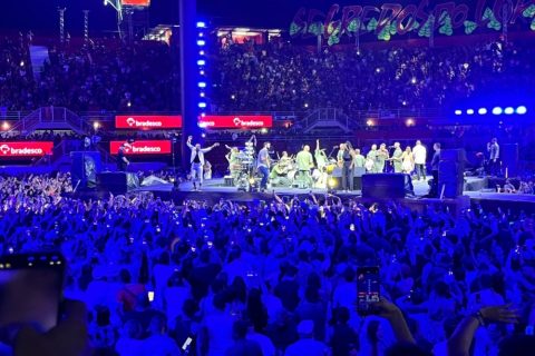 Turistas e parintinenses lotam Bumbódromo durante a Festa dos Visitantes