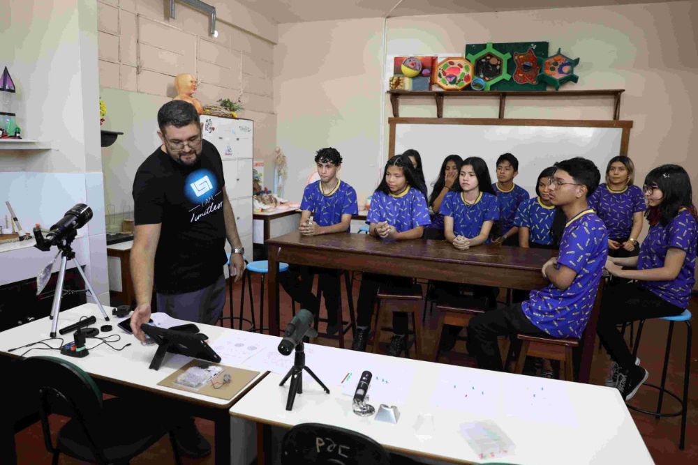 Escola estadual de Parintins estimula estudo de Física e exploração espacial com projeto de Astronomia Escola estadual de Parintins estimula estudo de Física e exploração espacial com projeto de Astronomia