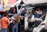 Motorista fica presa às ferragens em acidente entre carretas no Distrito Industrial