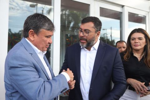 Wilson Lima entrega documento reforçando pedido de ajuda para minimizar impactos da seca ao Governo Federal