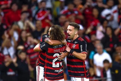 Flamengo derrota Cruzeiro por 2 a 1 e se isola na ponta do Brasileirão