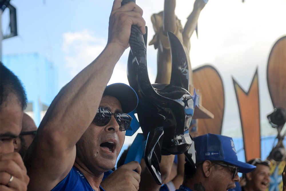 Caprichoso tricampeão Caprichoso tricampeão