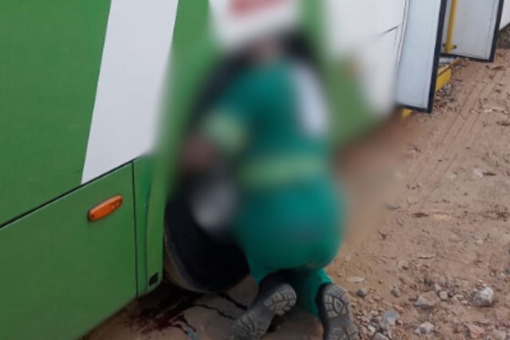 Mecânico morre ao ter cabeça esmagada por ônibus no bairro Compensa Mecânico morre ao ter cabeça esmagada por ônibus no bairro Compensa
