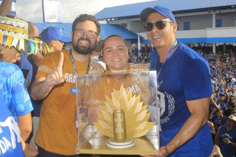 Troféu e Caminhão de Cerveja animam brincantes durante celebração da vitória do Boi Caprichoso, campeão do Festival de Parintins 2024