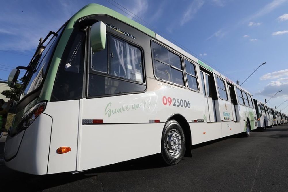 Manaus reforça transporte público com entrega de 14 novos ônibus para atender famílias no Viver Melhor Manaus reforça transporte público com entrega de 14 novos ônibus para atender famílias no Viver Melhor