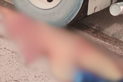 Homem é esmagado por carreta ao tentar atravessar rua em Presidente Figueiredo