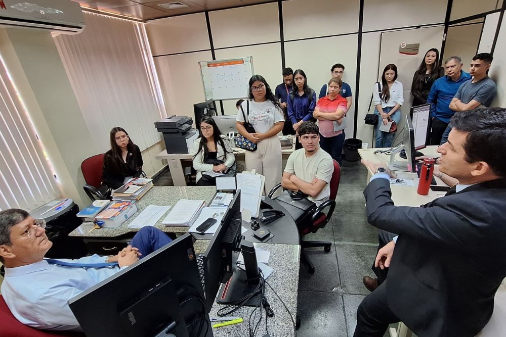 MPAM recebe visita de estudantes de direito da UEA MPAM recebe visita de estudantes de direito da UEA