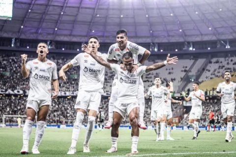 Santos derrota Ceará e assume liderança da Série B do Brasileirão