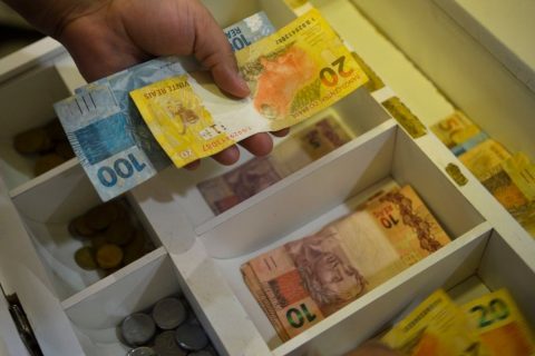 Mercado financeiro reduz previsão da inflação para 3,97%
