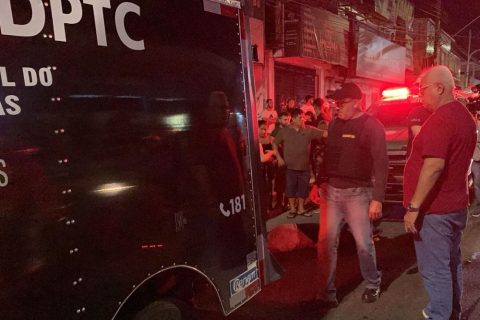 Mulher morre atropelada por carro que avançou o sinal vermelho na avenida Autaz Mirim
