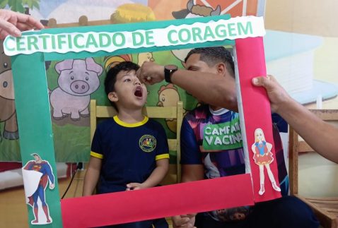 Saúde alerta para atualização da carteira de vacinação de crianças e adolescentes durante as férias