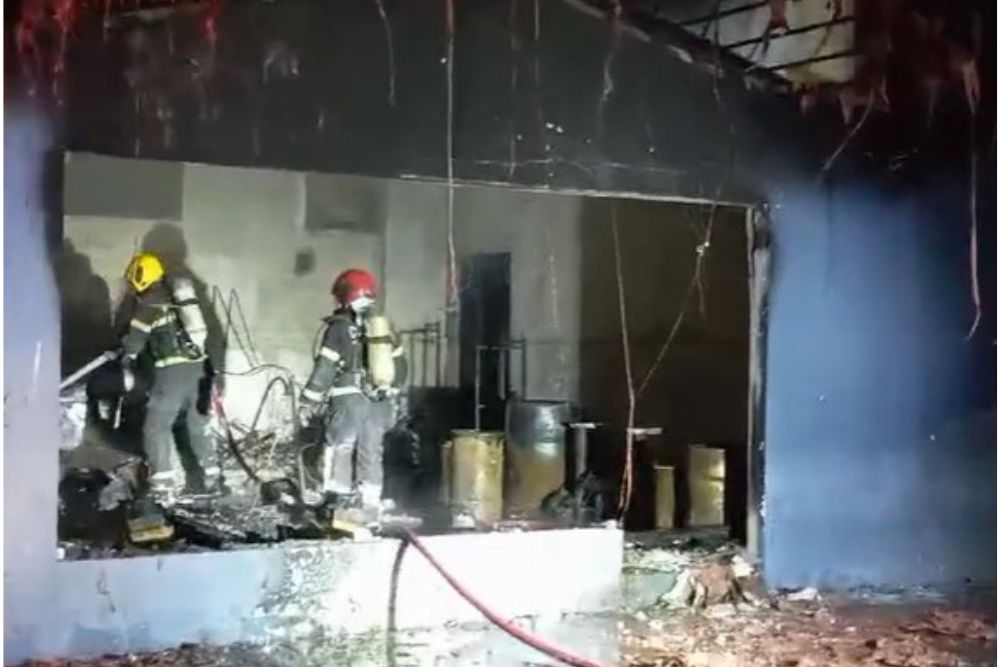 Incêndio atinge reprografia de universidade no Parque das Laranjeiras Incêndio atinge reprografia de universidade no Parque das Laranjeiras