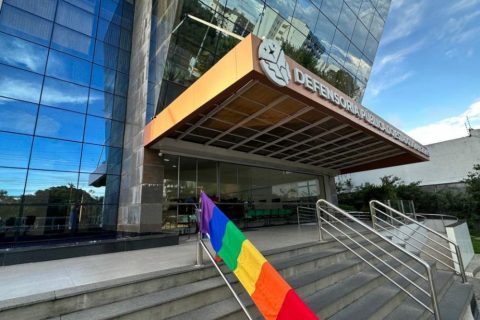 Defensoria realiza mutirão de atendimentos para comunidade LGBTQIAPN+ no Centro de Manaus